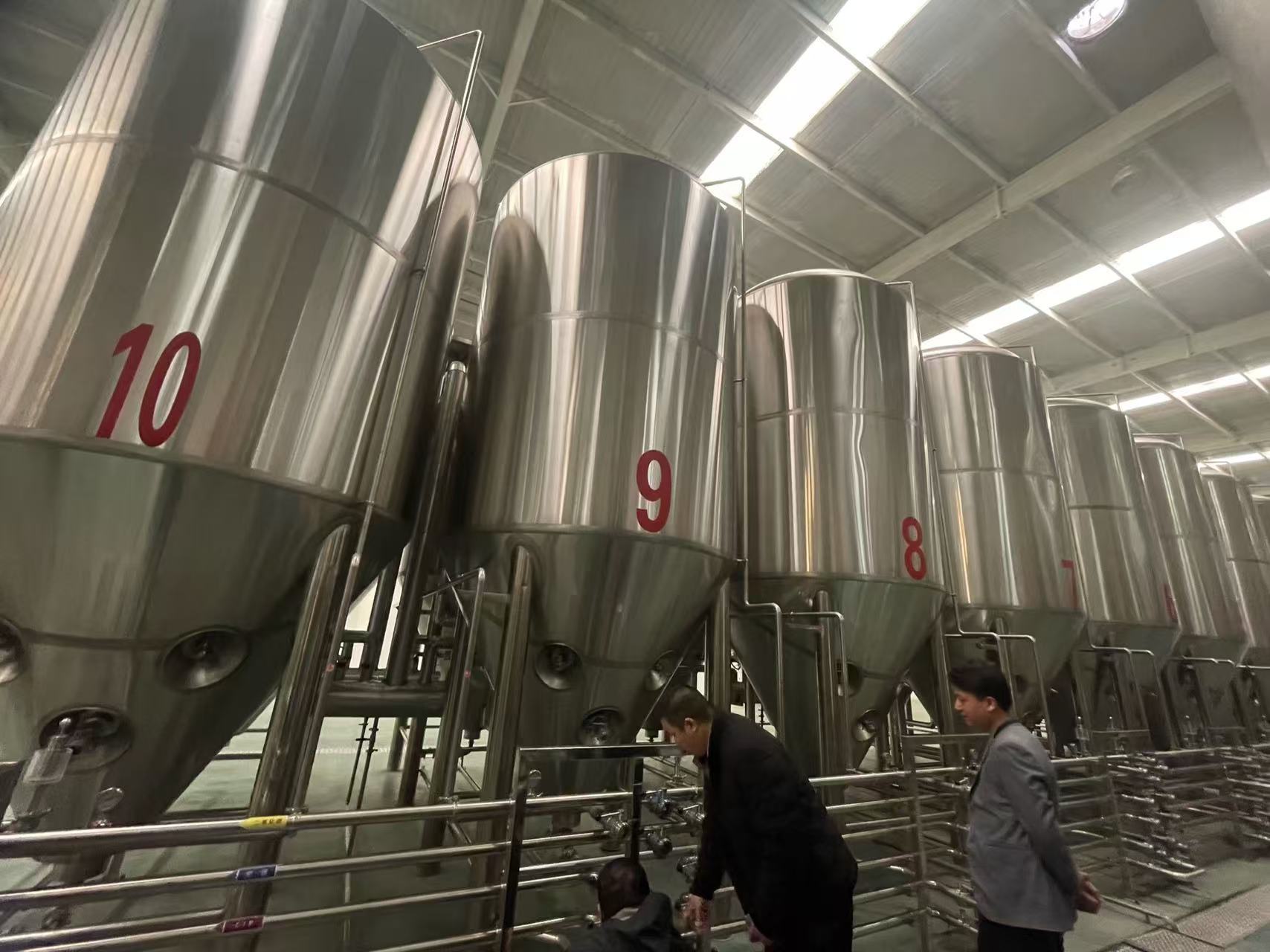 海西精酿啤酒设备厂—平面布置、设备设计、制造、调试、培训等一条龙服务